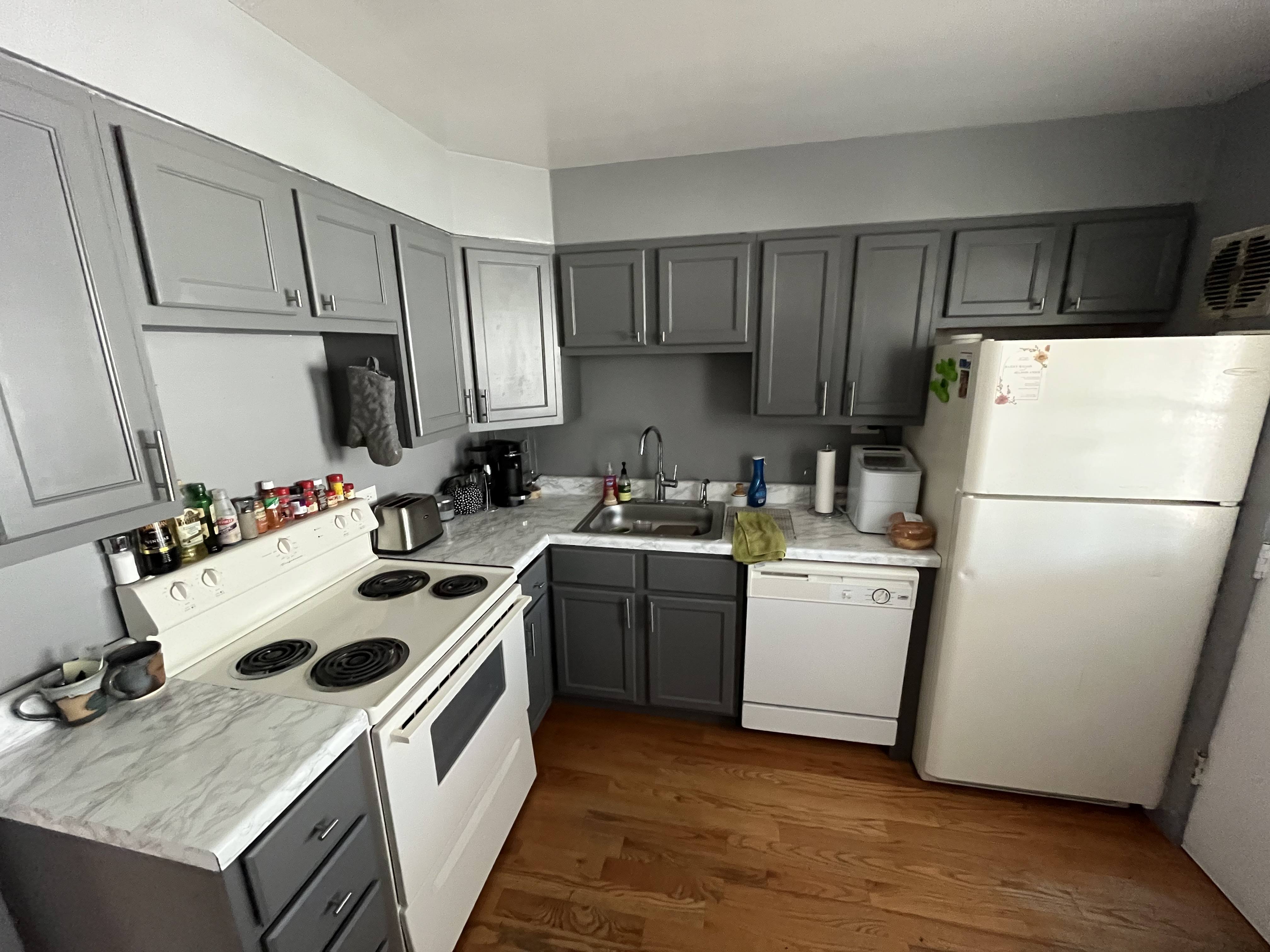 2104-24 W. Farragut Ave. 2104 W. Farragut Ave., Chicago, IL 60625 Lincoln Square - Leasing by Cross Street